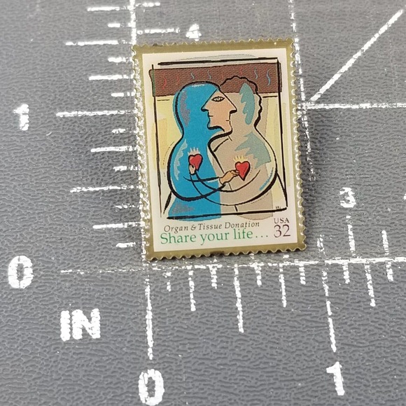 1998 Share your Life Organ & Tissue Donation USPS 32 Cent USA Stamp Enamel Pin - Picture 2 of 4